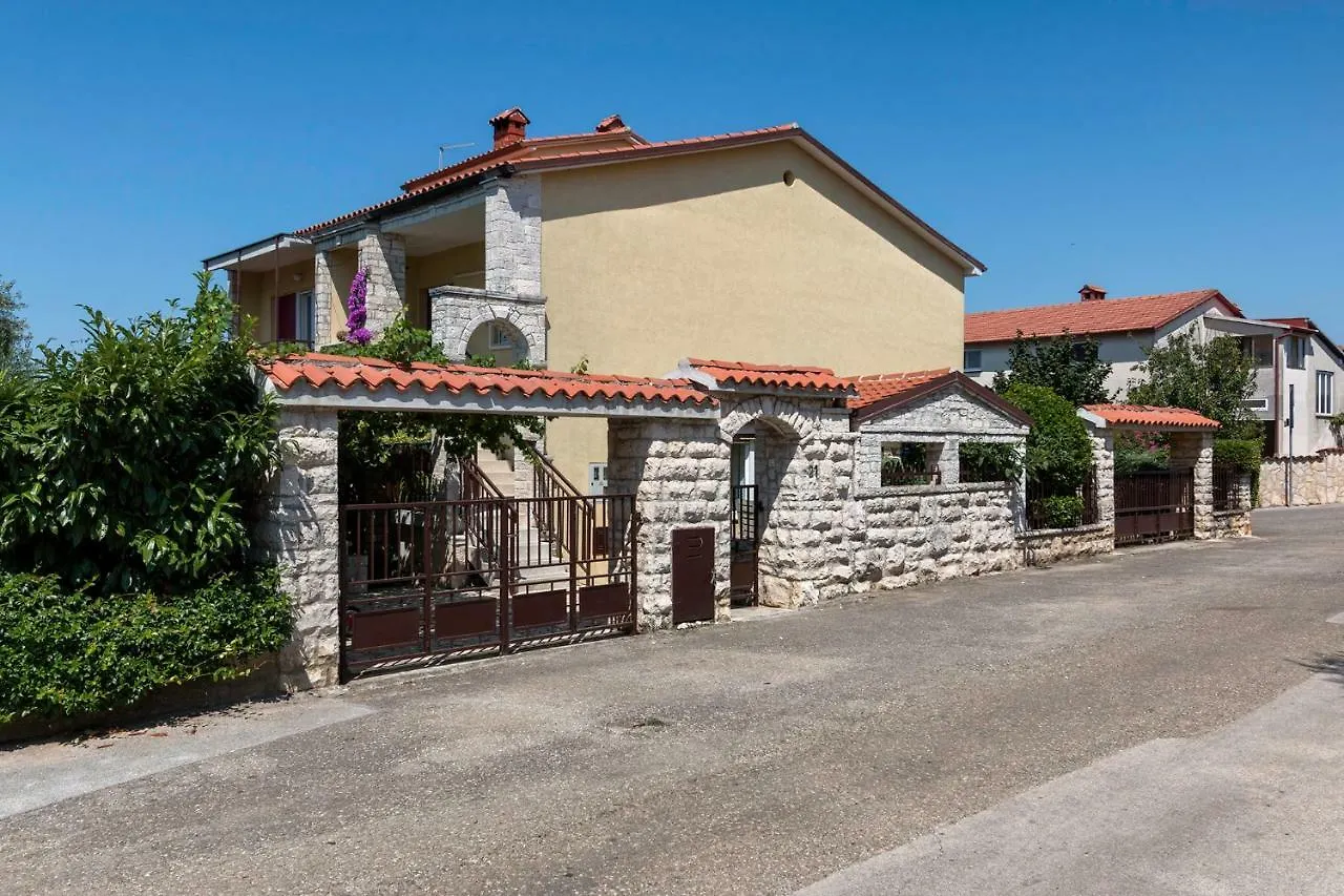 Apartments Ariana Pula